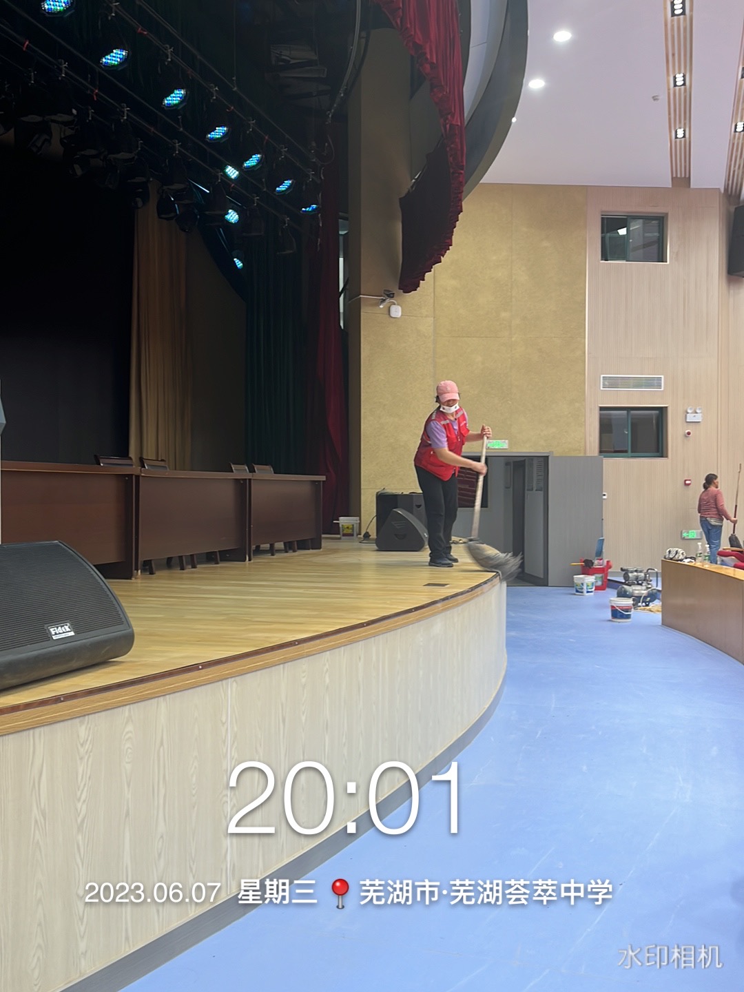 蕪湖薈萃中學(xué)禮堂保潔